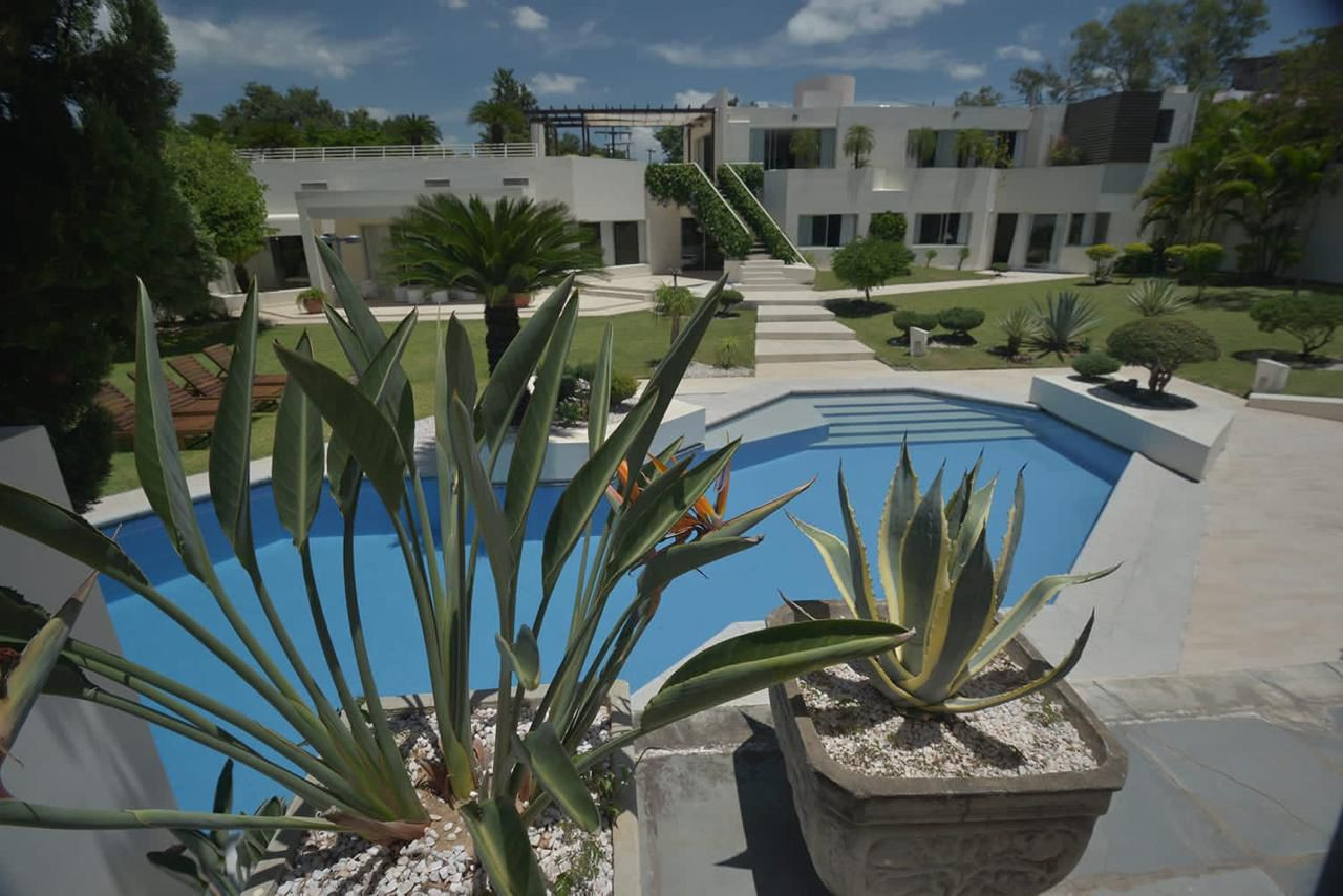 Exclusiva Residencia en Mburucuyá: Lujo y Confort a su Alcance — foto 3