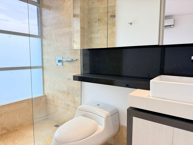 Apartamento de 3 alcobas en arriendo en El Poblado, Medellín, 230 m² · foto 17 de 18