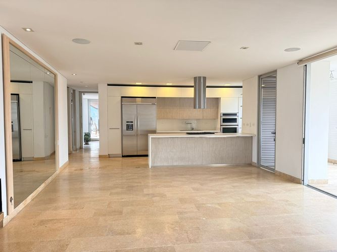 Apartamento de 3 alcobas en arriendo en El Poblado, Medellín, 230 m² · foto 5 de 18