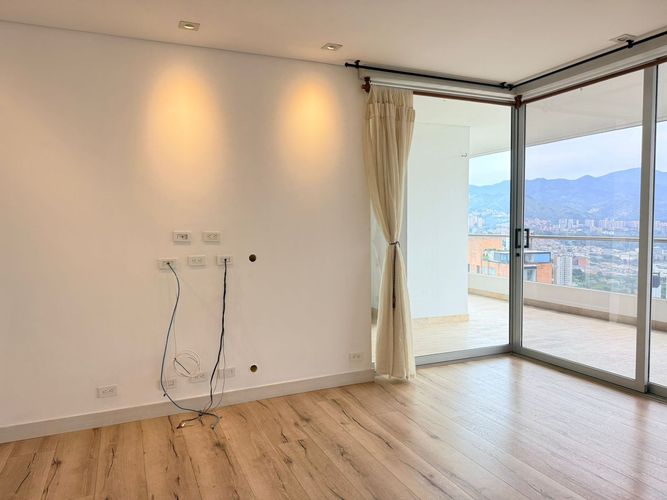 Apartamento de 3 alcobas en arriendo en El Poblado, Medellín, 230 m² · foto 14 de 18