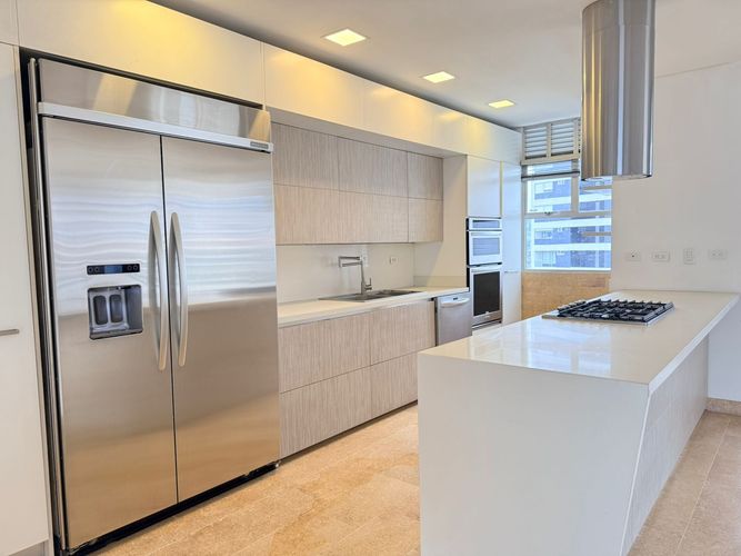 Apartamento de 3 alcobas en arriendo en El Poblado, Medellín, 230 m² · foto 10 de 18