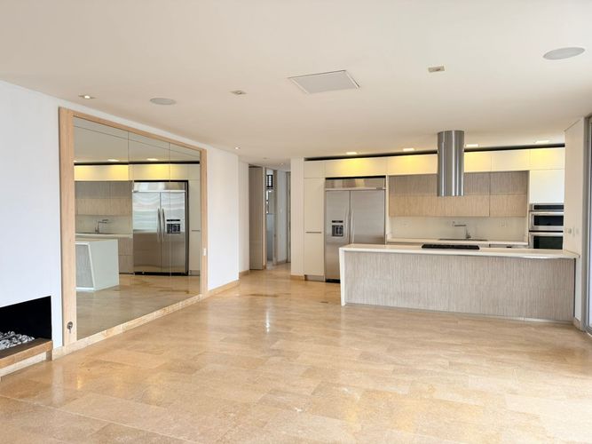 Apartamento de 3 alcobas en arriendo en El Poblado, Medellín, 230 m² · foto 7 de 18