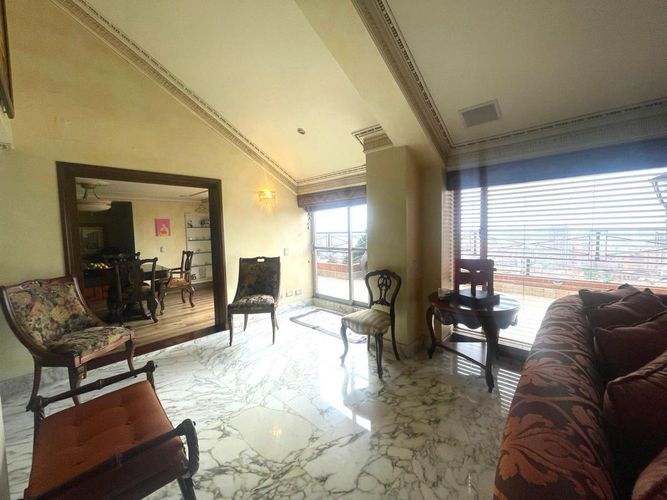 Apartamento de 5 alcobas en venta en Los Rosales, Bogotá, 279 m² · foto 2 de 24