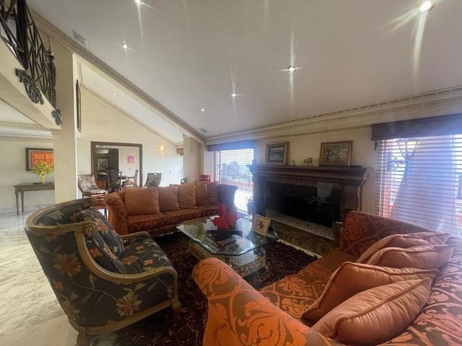 Apartamento de 5 alcobas en venta en Los Rosales, Bogotá, 279 m² · foto 3 de 24