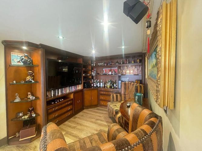 Apartamento de 5 alcobas en venta en Los Rosales, Bogotá, 279 m² · foto 6 de 24