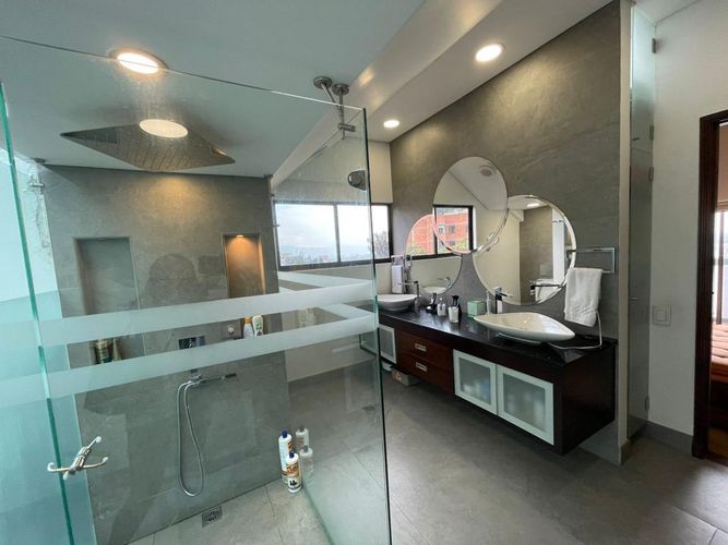 Apartamento de 5 alcobas en venta en Los Rosales, Bogotá, 279 m² · foto 21 de 24