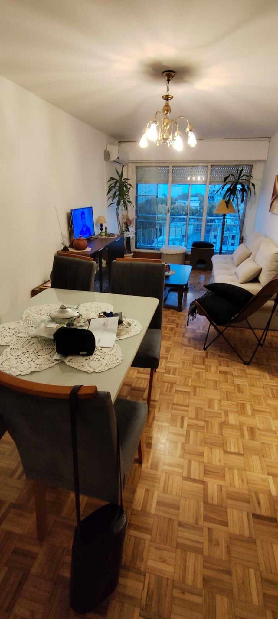 A PASOS CONSTITUYENTE Y JACKSON !!! PISO ALTO C/VISTA DESPEJADA 2 DORM. Y GGE. G.COM. BAJOS !!! - Więcej