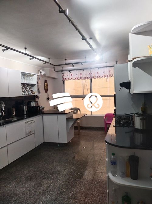 Casa de 5 alcobas en venta en Laureles, Medellín, 252 m² · foto 7 de 17
