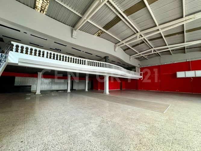 Local en arriendo en Prados Del Norte, Cali, 1023 m² · foto 12 de 24