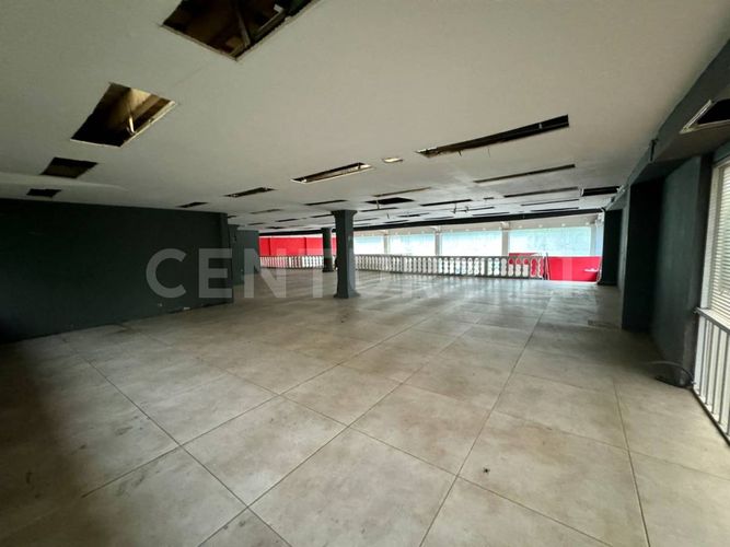 Local en arriendo en Prados Del Norte, Cali, 1023 m² · foto 13 de 24
