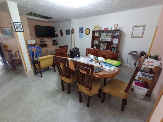 Casa de 7 alcobas en venta en San Alonso, Bucaramanga, 296 m² · foto 2 de 19