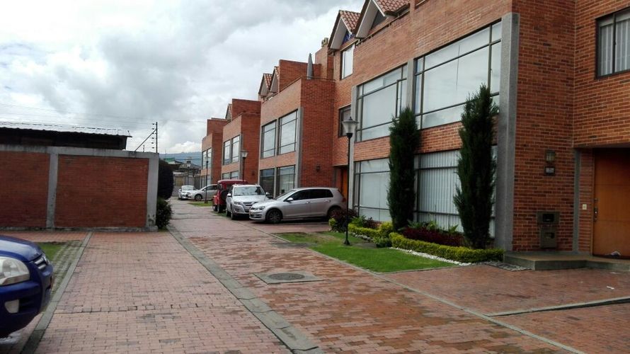 Casa de 3 alcobas en arriendo en San Jose De Los Nogales, Chía, 236 m² · foto 4 de 24