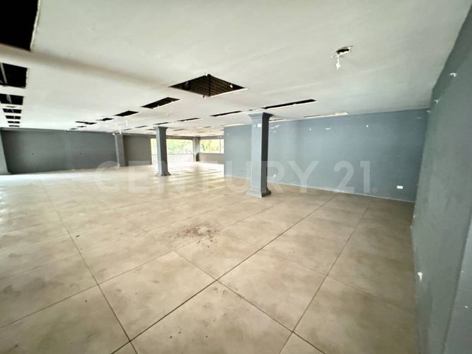 Local en venta en Prados Del Norte, Cali, 1023 m² · foto 18 de 24