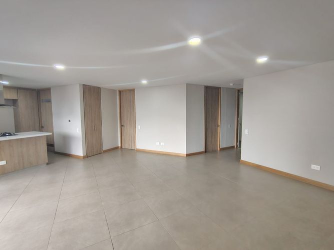 Apartamento de 3 alcobas en arriendo en El Poblado, Medellín, 102 m² · foto 3 de 18