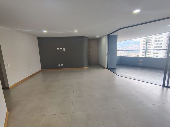 Apartamento de 3 alcobas en arriendo en El Poblado, Medellín, 102 m² · foto 2 de 18