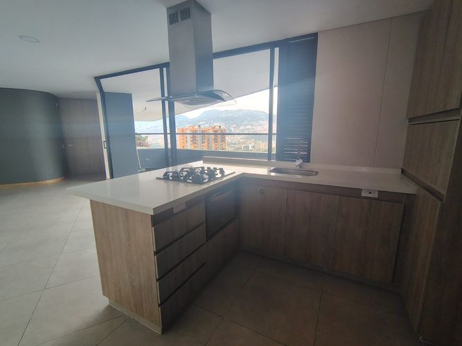 Apartamento de 3 alcobas en arriendo en El Poblado, Medellín, 102 m² · foto 4 de 18