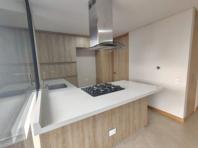 Apartamento de 3 alcobas en arriendo en El Poblado, Medellín, 102 m² · foto 5 de 18