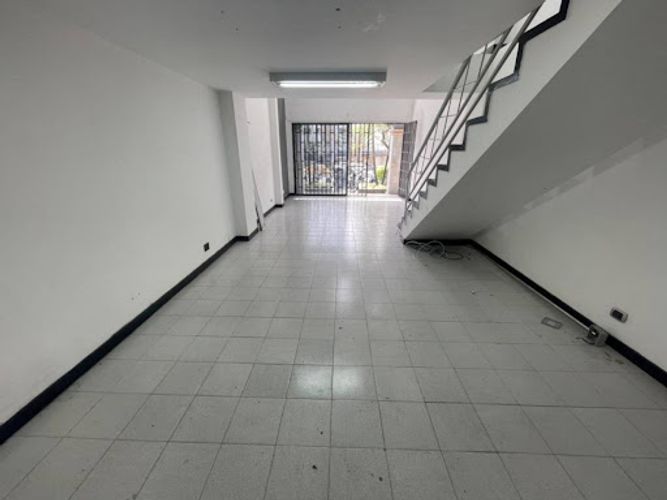 Local en arriendo en Lorena, Medellín, 90 m² · foto 2 de 17