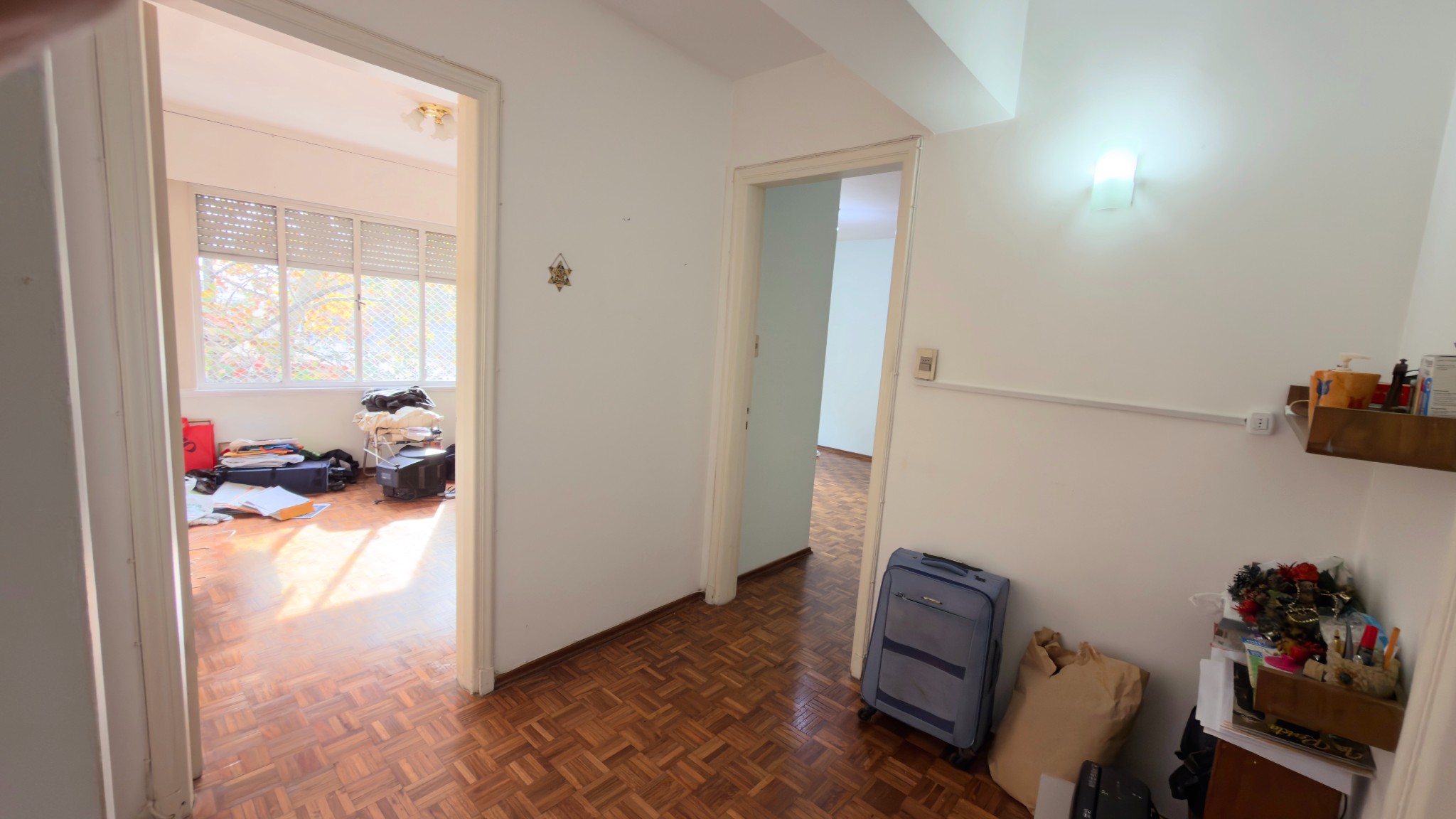 Apartamento en el centro: amplios espacios y elegancia clásica con mucha iluminación. – pohled 3