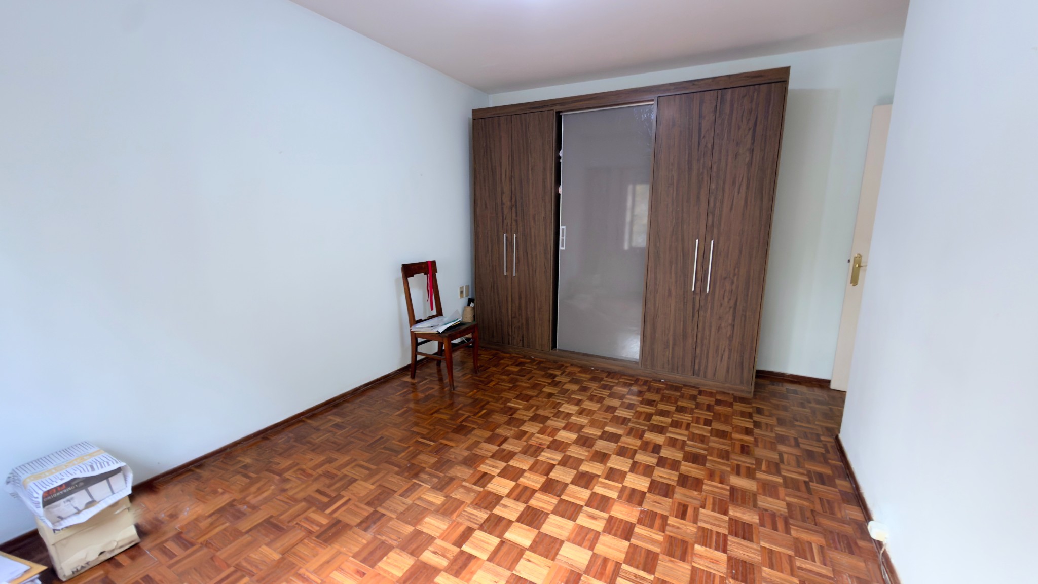 Apartamento en el centro: amplios espacios y elegancia clásica con mucha iluminación. – pohled 5