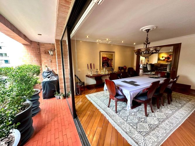 Apartamento de 3 alcobas en venta en La Cabrera, Bogotá, 396 m² · foto 3 de 24