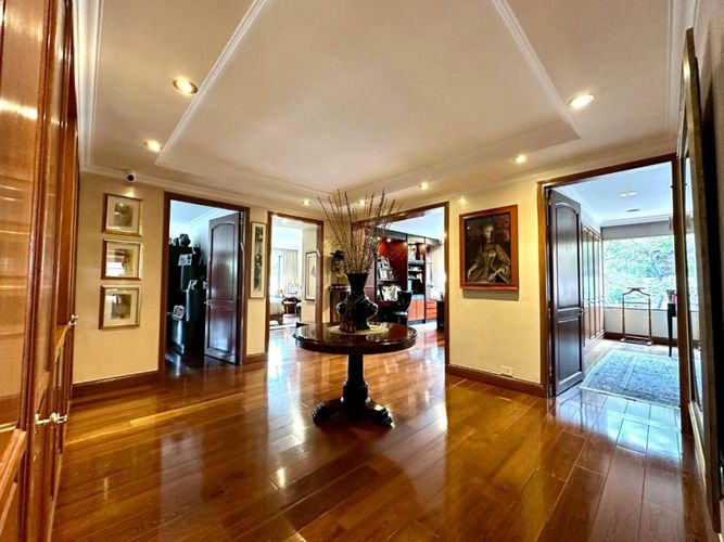 Apartamento de 3 alcobas en venta en La Cabrera, Bogotá, 396 m² · foto 8 de 24