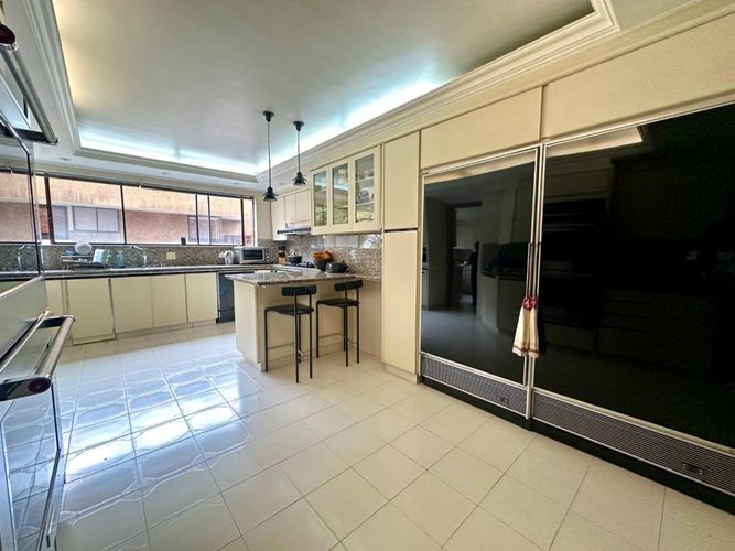 Apartamento de 3 alcobas en venta en La Cabrera, Bogotá, 396 m² · foto 10 de 24