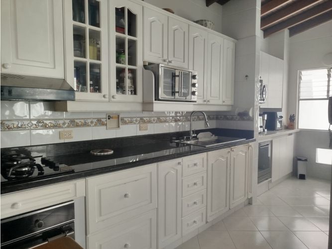 Apartamento de 3 alcobas en venta en El Nogal- Los Almendros, Medellín, 116 m² · foto 9 de 24