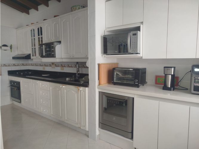 Apartamento de 3 alcobas en venta en El Nogal- Los Almendros, Medellín, 116 m² · foto 12 de 24