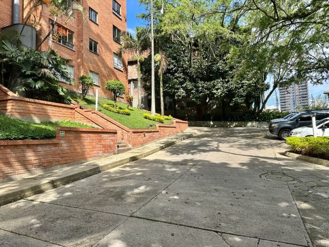 Apartamento de 3 alcobas en venta en El Tesoro, Medellín, 85 m² · foto 16 de 19