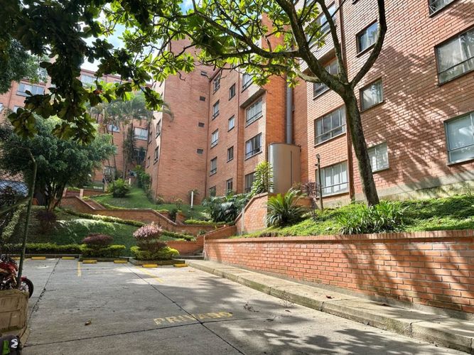 Apartamento de 3 alcobas en venta en El Tesoro, Medellín, 85 m² · foto 18 de 19