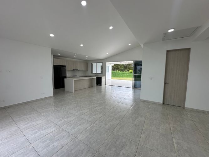 Casa de 5 alcobas en venta en Lagos De Iraka, Armenia, 270 m² · foto 2 de 24