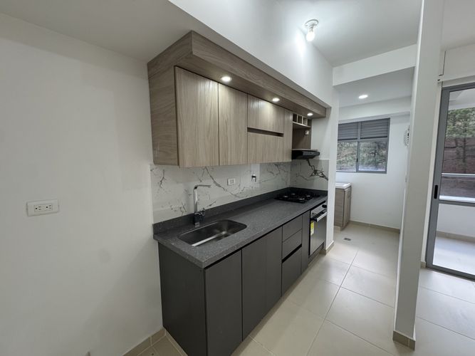 Apartamento de 3 alcobas en arriendo en Hospital Mental, Bello, 85 m² · foto 2 de 14