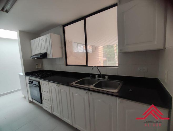 Casa de 5 alcobas en venta en Tierra Prometida, Envigado, 258 m² · foto 3 de 20