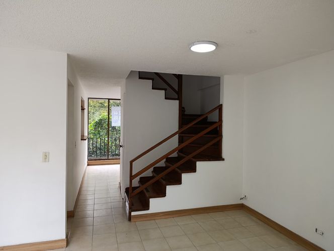 Apartamento de 3 alcobas en arriendo en Villa Carlota, Medellín, 135 m² · foto 2 de 14