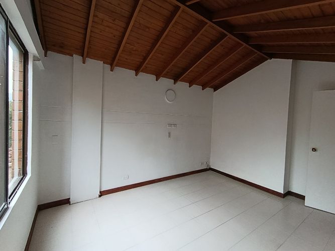 Apartamento de 3 alcobas en arriendo en Villa Carlota, Medellín, 135 m² · foto 5 de 14