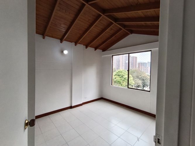 Apartamento de 3 alcobas en arriendo en Villa Carlota, Medellín, 135 m² · foto 9 de 14