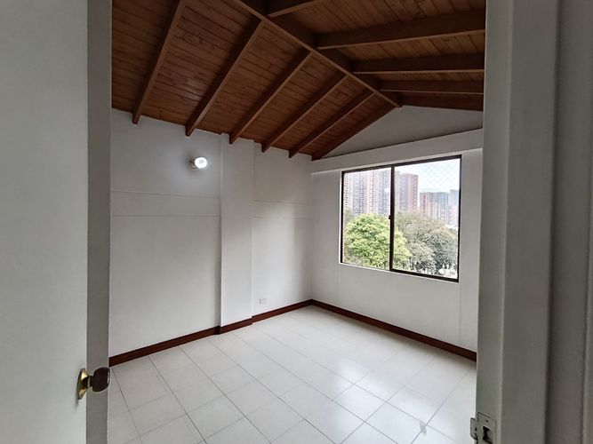 Apartamento de 3 alcobas en arriendo en Villa Carlota, Medellín, 135 m² · foto 10 de 14