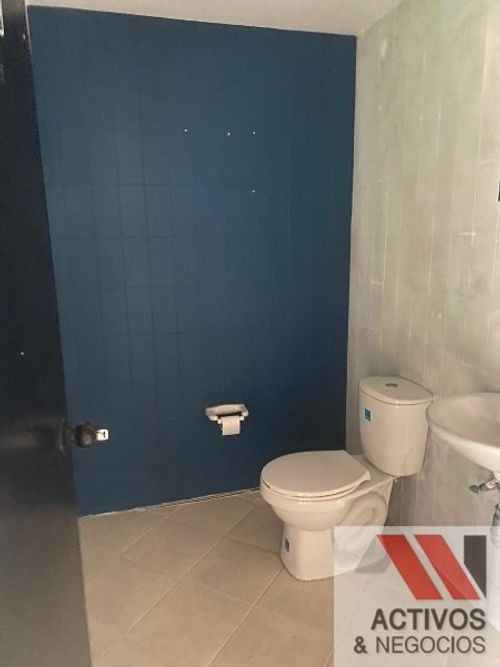 Bodega en arriendo en El Poblado, Medellín, 274 m² · foto 8 de 13