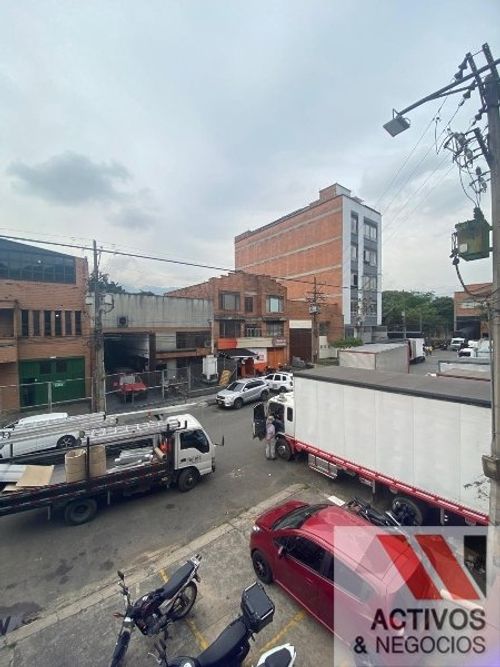 Bodega en arriendo en El Poblado, Medellín, 274 m² · foto 9 de 13
