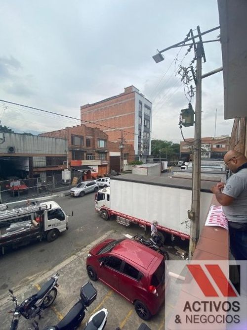 Bodega en arriendo en El Poblado, Medellín, 274 m² · foto 10 de 13