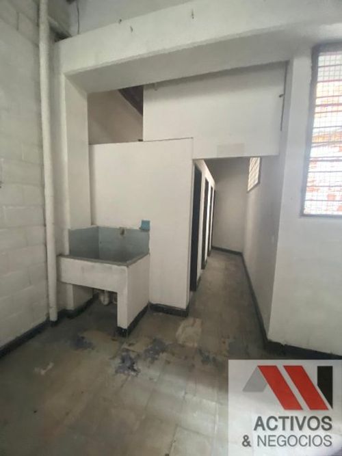Bodega en arriendo en El Poblado, Medellín, 274 m² · foto 11 de 13