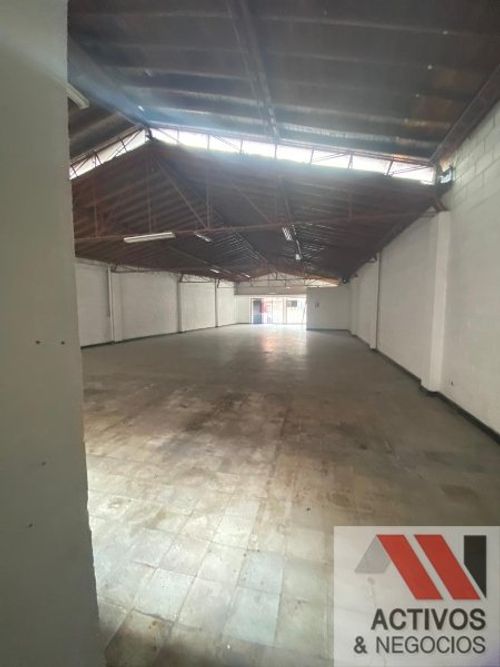 Bodega en arriendo en El Poblado, Medellín, 274 m² · foto 12 de 13