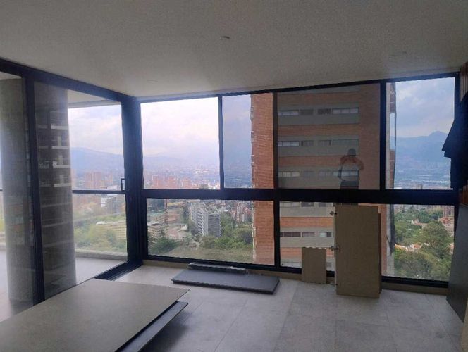 Apartamento en venta en El Poblado, Medellín · foto 2 de 13