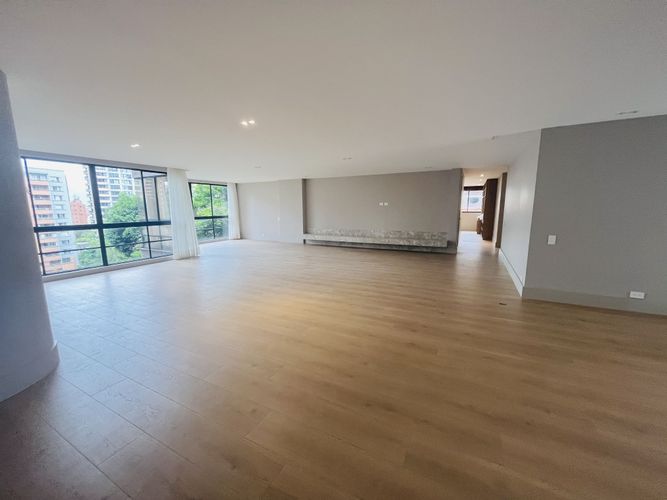 Apartamento de 3 alcobas en venta en El Poblado, Medellín, 292 m² · foto 7 de 19