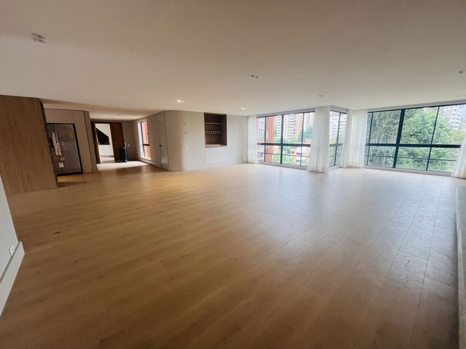 Apartamento de 3 alcobas en venta en El Poblado, Medellín, 292 m² · foto 9 de 19