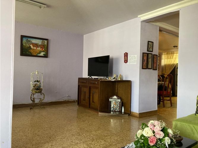 Casa de 5 alcobas en venta en La Cabaña, Armenia, 229 m² · foto 3 de 20