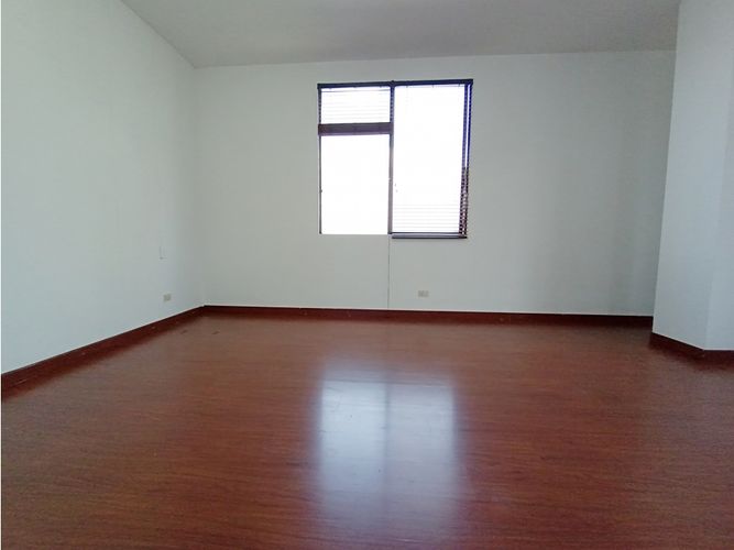 Oficina en arriendo en La Castellana, Armenia, 30 m² · foto 2 de 4