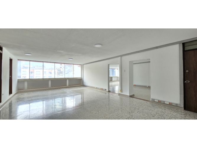 Oficina en venta en Armenia, Armenia, 182 m² · foto 2 de 15