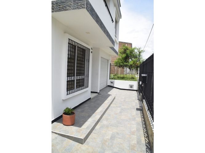 Casa de 5 alcobas en venta en Ub Bosque Versalles, Palmira, 407 m² · foto 2 de 24